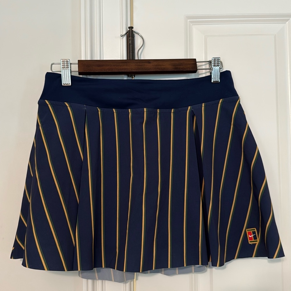 Nike Court Women’s Club Tennis Skirt, size medium. Like new condition.